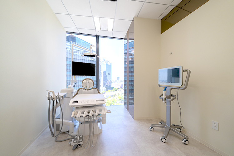 矯正歯科医院大阪オルソ 大阪市北区 ユニットにもこだわりがあり、座り心地が良い
