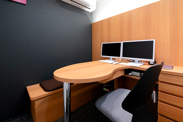 オーラルケアクリニック青山 表参道若林歯科医院 港区 清潔感があり落ち着いた雰囲気のカウンセリングルーム