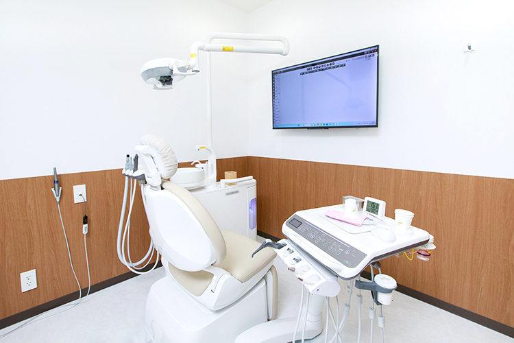 茅ヶ崎さかもとデンタルクリニック 茅ヶ崎市 一人ひとりに合った治療方法のメリットデメリットを説明