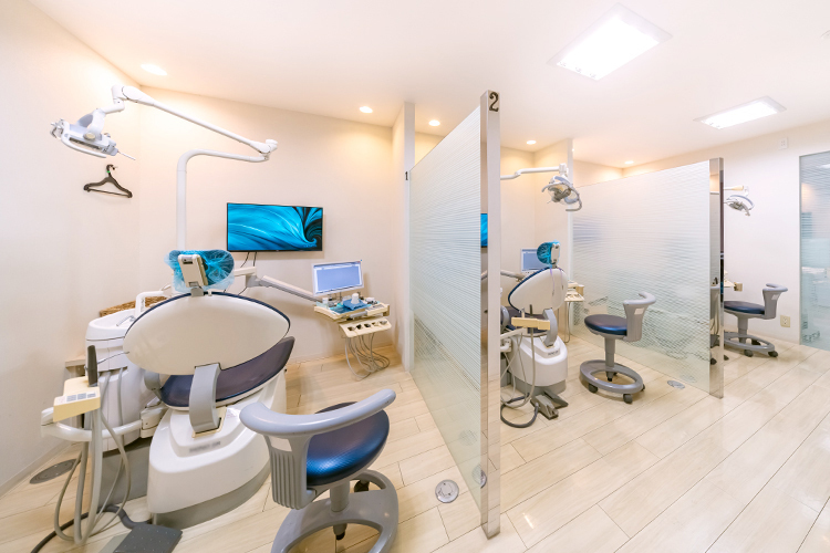 横浜アリス歯科・矯正歯科 横浜市保土ケ谷区 歯科医師が複数在籍し、多角的な治療の提供を心がける