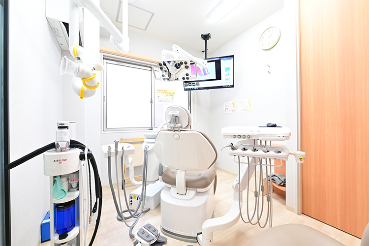 光安歯科 足立区 矯正歯科、口腔外科、小児歯科などの専門家が在籍