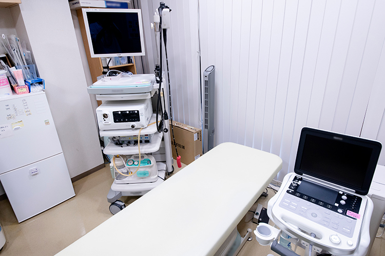 田代内科クリニック 世田谷区 経鼻内視鏡や大腸内視鏡など、先進の医療設備がそろう検査室