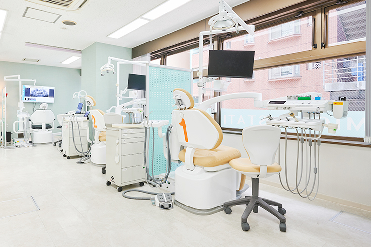 相模大野駅前歯科医院 相模原市南区 患者の症状に応じ、法人全体で幅広い治療を行っている