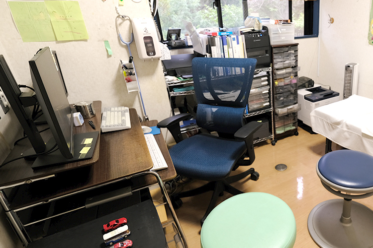 あざがみクリニック 横浜市青葉区 患者一人ひとりに寄り添う診察を心がけている院長