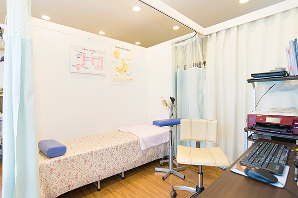 富岡西クリニック 横浜市金沢区 明るい笑顔で話しを聞いてくれる若栗院長