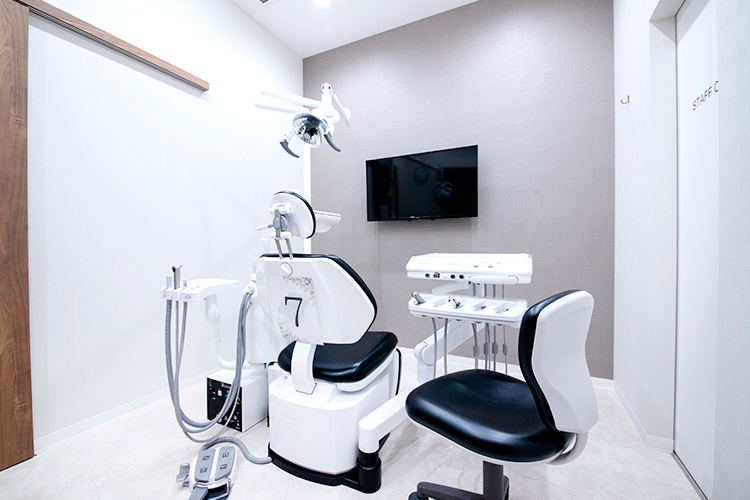 百合ヶ丘駅前歯科医院 川崎市麻生区 診療室は個室タイプとパーティションで仕切られたタイプがある