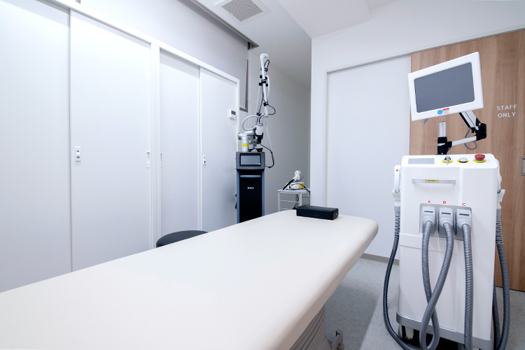 日本橋IELAクリニック 皮膚科・婦人科 中央区 先進機器を導入し、肌悩みに合わせたオーダーメイド治療が可能