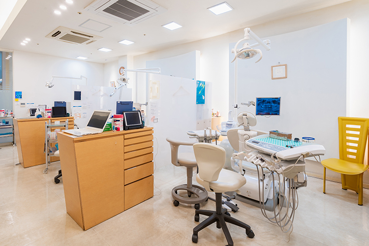 西尾歯科 茨木市 幅広い診療に対応できるよう、チーム医療に力を入れる