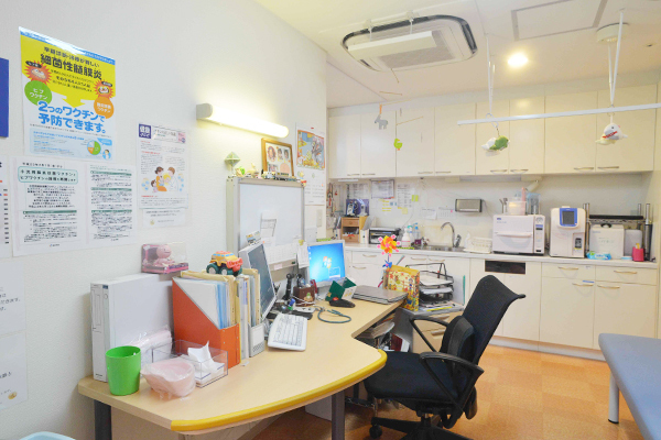 うめはらこどもクリニック 世田谷区 リラックスできる雰囲気の診察室