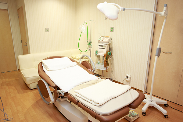 たかばたけウィメンズクリニック 大東市 陣痛から分娩、産後までリラックスして過ごせるLDR室