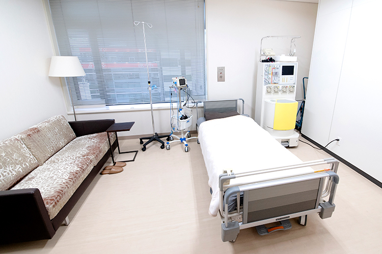 新横浜かとうクリニック 横浜市港北区 ゆったりと過ごせる個室も複数用意している