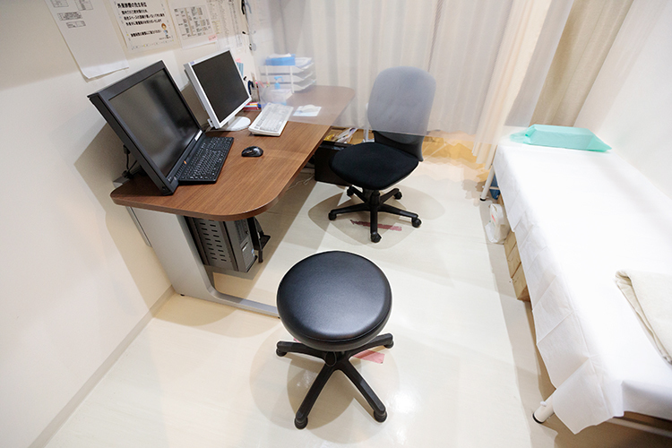 とよしま内視鏡クリニック 世田谷区 親身に診察にあたる