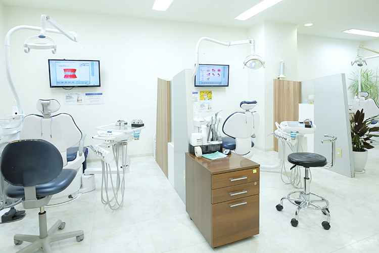 医療法人永山会　永山歯科医院 大阪市阿倍野区 仕切りがあり、プライバシーに配慮された診察室