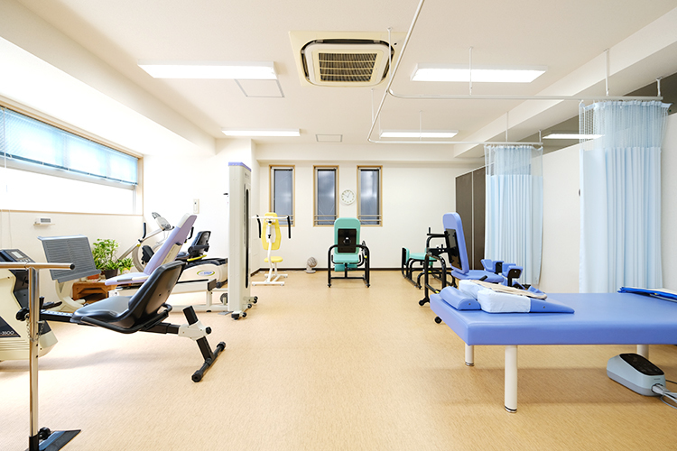 浜橋整形外科医院 横浜市旭区 トレーニングマシンを完備し、運動療法にも注力