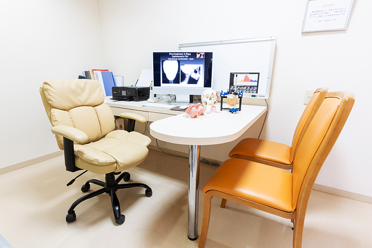 内山のりよ矯正歯科医院 長崎市 矯正前のカウンセリングを最も重要視している内山先生