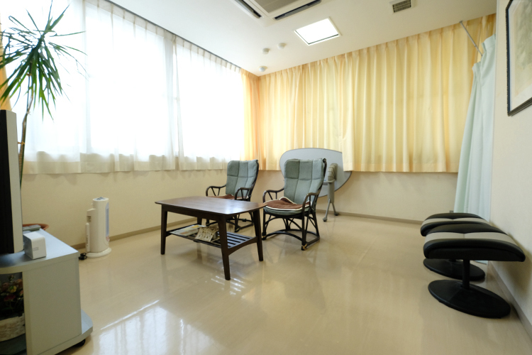 田中あきら内科クリニック 北九州市門司区 清潔に保たれ、広々とした大腸内視鏡前処置・待合室