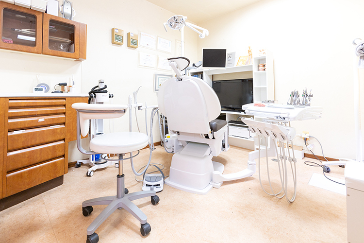 医療法人 TERRA矯正歯科クリニック 佐賀市 ユニットは広めの半個室に設置、患者のプライバシーにも配慮