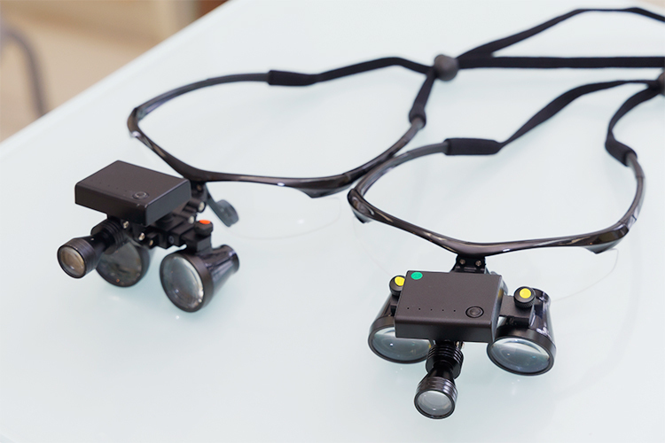 医療法人 とうはら歯科医院 岡崎市 歯科医師や歯科衛生士の全員が拡大鏡を使用し、精密な治療を実施