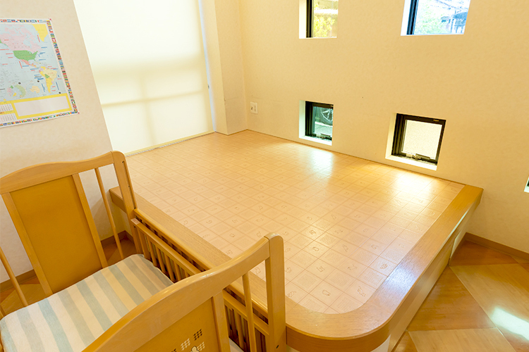 南浜田クリニック 四日市市 待合室にはベビーベッド2台と、キッズスペースも用意