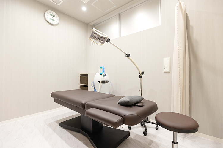 血管外科クリニック本厚木 厚木市 笑気吸入鎮静器を導入し、患者の不安の軽減にも配慮する