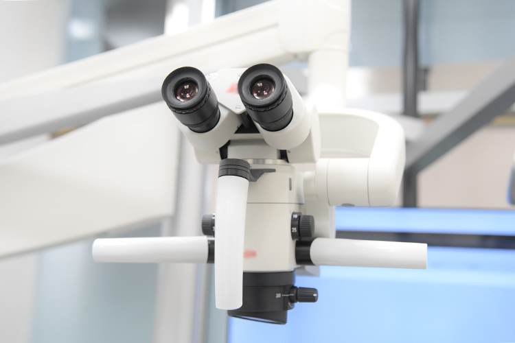 西原デンタルオフィス 中野区 先進のマイクロスコープも導入