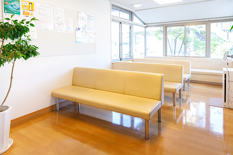 翼医院 高松市 医院の入り口を入ってすぐの待合室