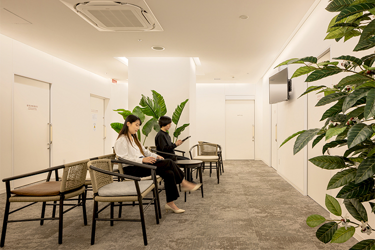 カラダテラス海老名 海老名市 健診・診察共通で使用する、女性専用のレディースエリア待合