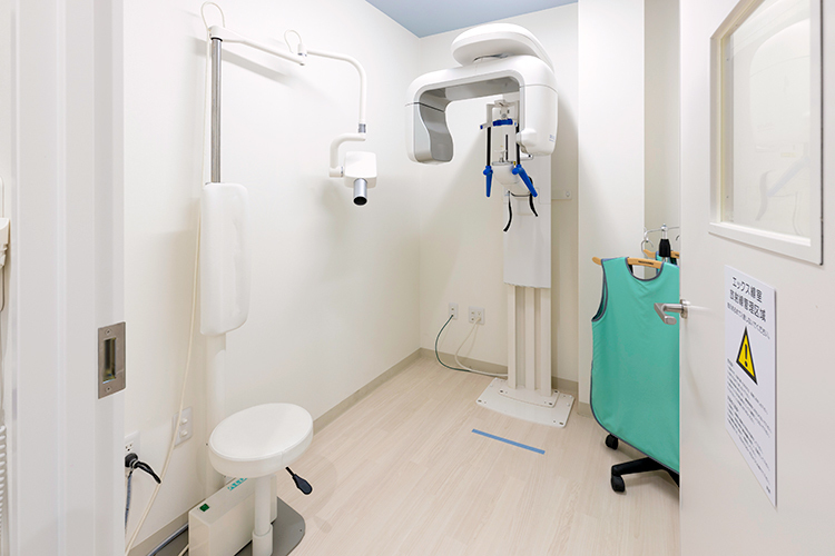 医療法人社団　みらい歯科クリニック 丸亀市 目には見えない部分を、レントゲン室で撮影
