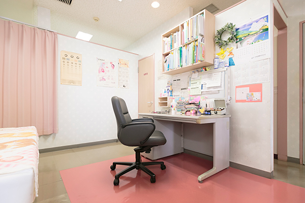 星の子どもクリニック 横浜市都筑区 わかりやすい説明を心がけ、あらゆる相談に応じている	