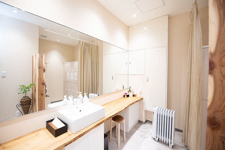 HAKUブレストケアクリニック 横浜市都筑区 使いやすい更衣室も完備