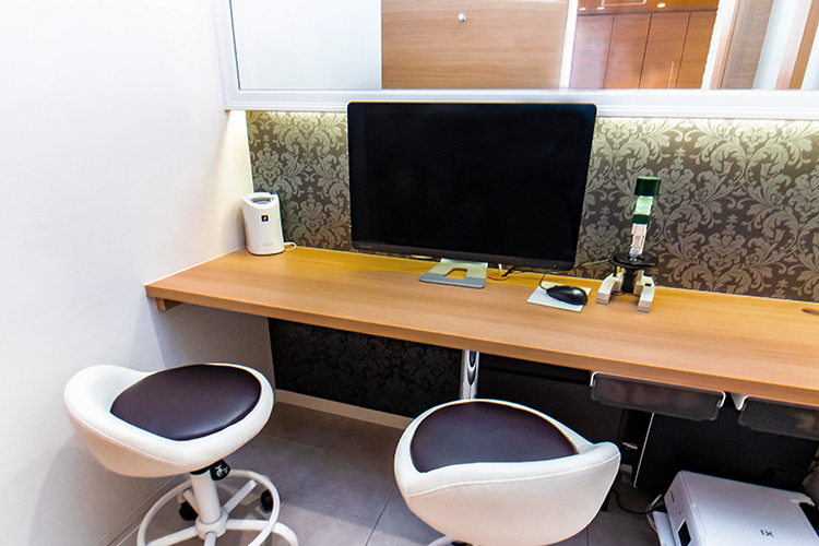 淀屋橋勝部歯科 大阪市中央区 丁寧に治療説明をするためのカウンセリングルームも完備