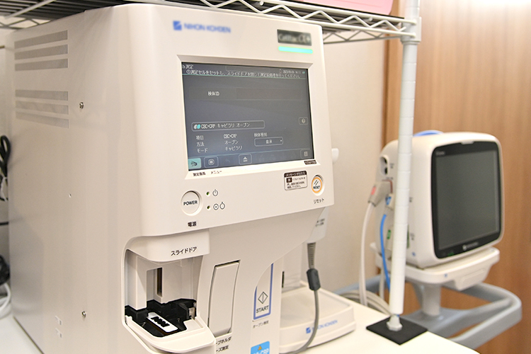 出町柳こどもクリニック 京都市上京区 血液検査などの機器もそろう