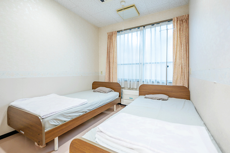 武石クリニック 福岡市早良区 落ち着いた雰囲気の回復室も完備している