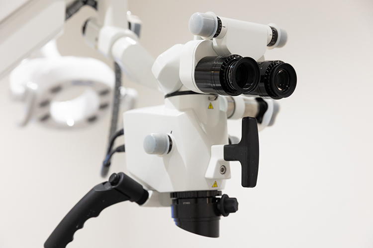 かさいエキ総合歯科・かさいキッズデンタル 江戸川区 マイクロスコープを用いて治療を実施することも