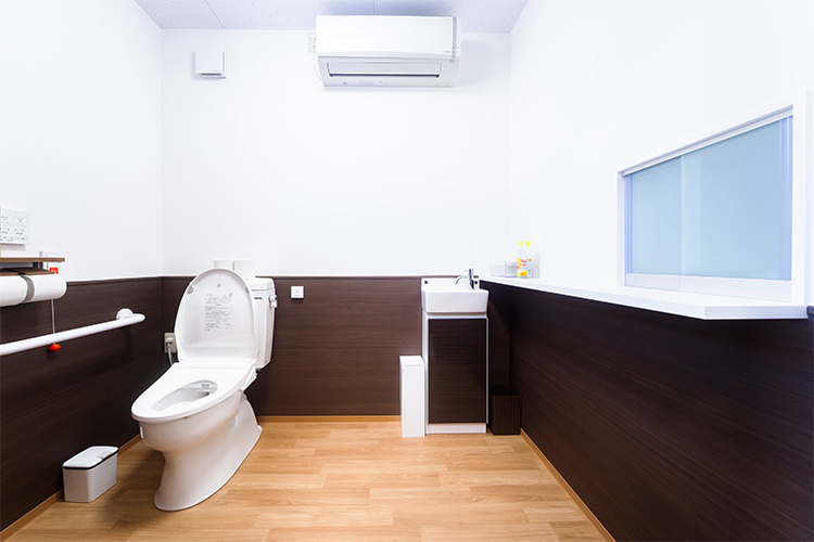 れんげ在宅クリニック 出雲市 玄関から受付、診察室、トイレまでバリアフリー設計となっている