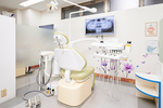 メイ・ロイヤル矢向歯科医院 横浜市鶴見区 パーティションで仕切られた診療室のほか、個室もある