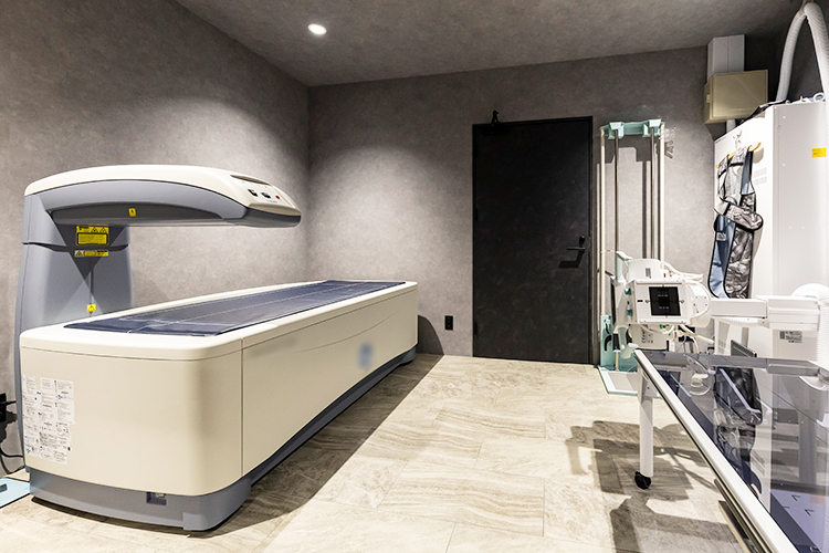 Tenjin Toya Clinic 福岡市中央区 各種検査機器を完備。MRIは提携医療機関を案内している