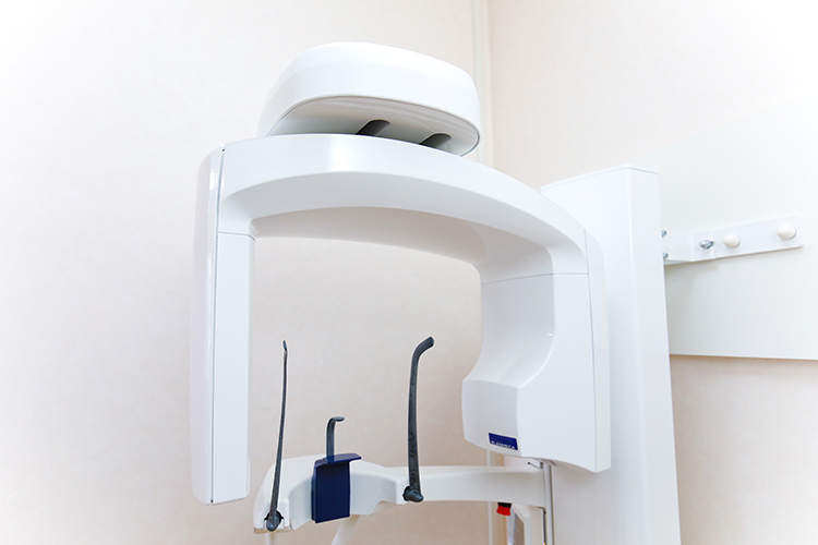 甘利歯科医院 鎌ケ谷市 広々とした診療室。診療台もきれいで清潔感がある