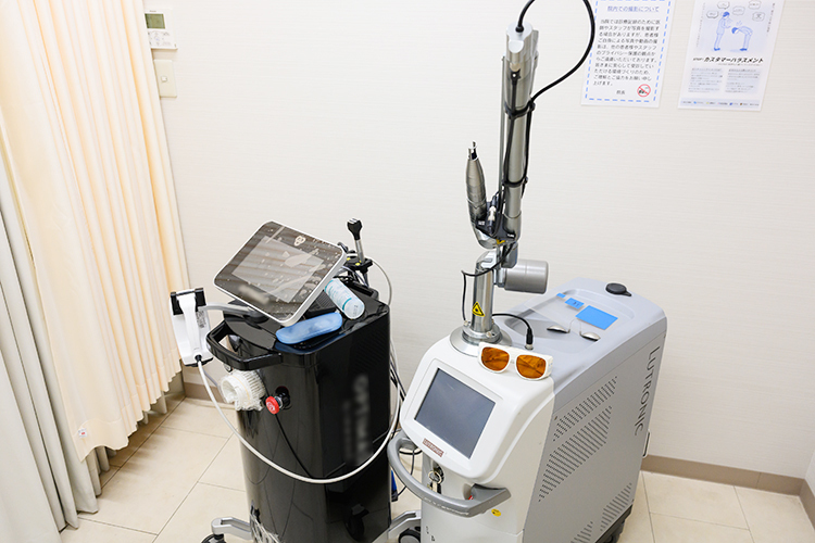 ふじもと皮フ科クリニック 船橋市 診察室は明るく清潔だ