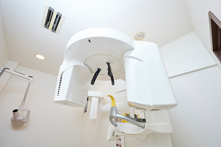 藤関歯科医院 千代田区 歯科用CTを使用し、骨格まで精密に診断し治療を行う