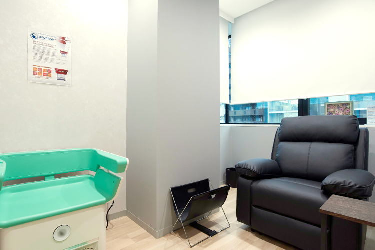 麻布十番たちばな泌尿器科・皮膚科クリニック 港区 プライバシーの保たれた個室。子連れでも安心して受診できる