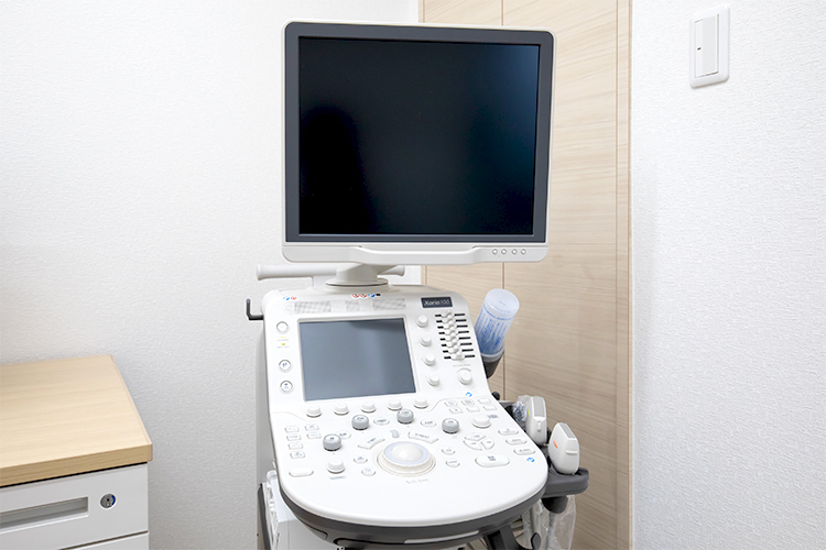 渋谷駅前メディカルクリニック 渋谷区 清潔感のある院内には、各種検査機器が充実している