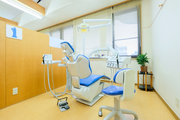 大垣歯科クリニック 大垣市 院長やスタッフとじっくり話せる診療台。歯科技工士も常駐