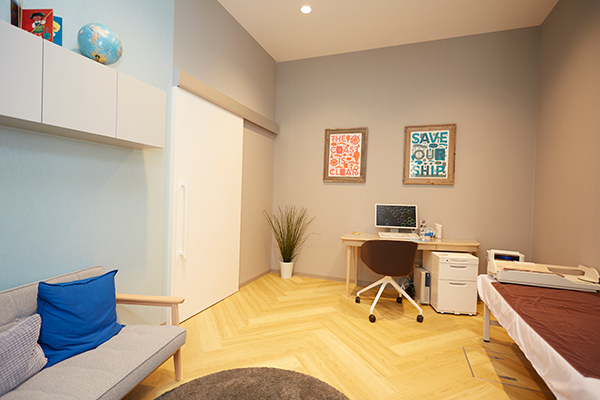 ファミリアメディカル神戸クリニック 神戸市中央区 受付後は待合から会計まで診察室で行う