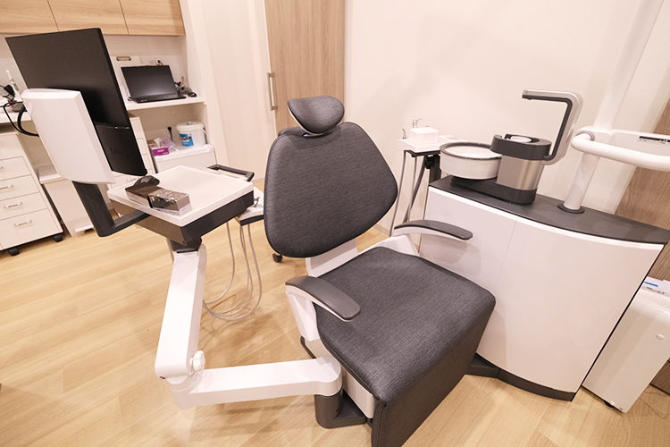 河田歯科医院 神戸市須磨区 口腔外科出身の副院長。診察時は口腔内も必ずチェック