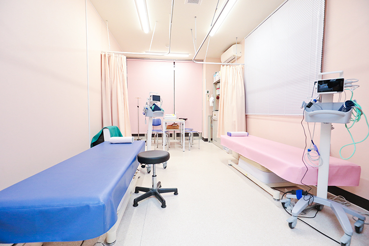 桜整形外科内科ペインクリニック さいたま市西区 新たに処置室を設置。患者のための効率的な診療環境が整う