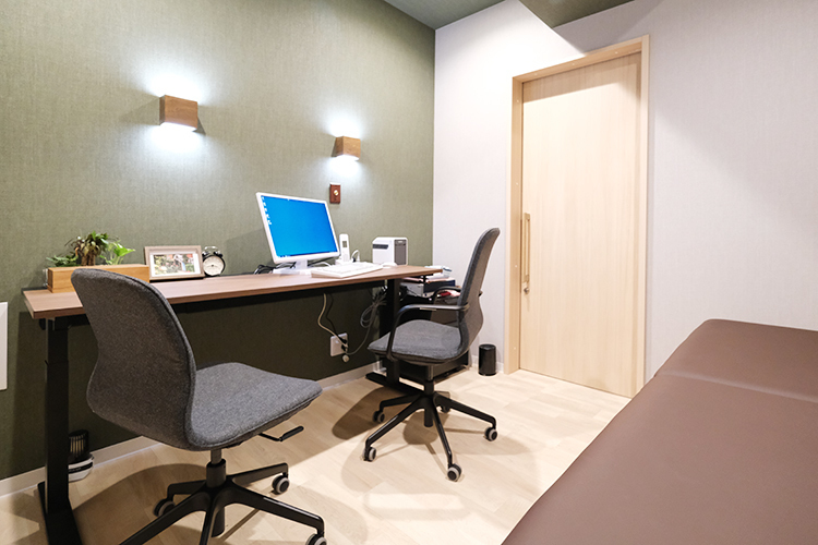 芦屋こころクリニック 芦屋市 森イメージ、海イメージの2通りの診察室を備える