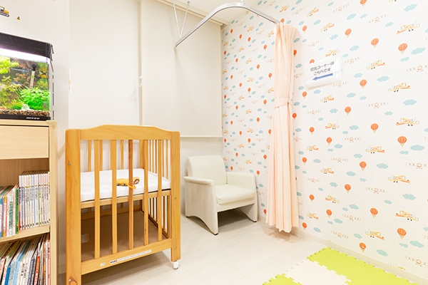 梶山小児科・アレルギー科 神戸市灘区 キッズルーム。親も安心して通院が可能