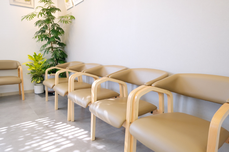 中井歯科医院 加古川市 緑のある、温かな待合室