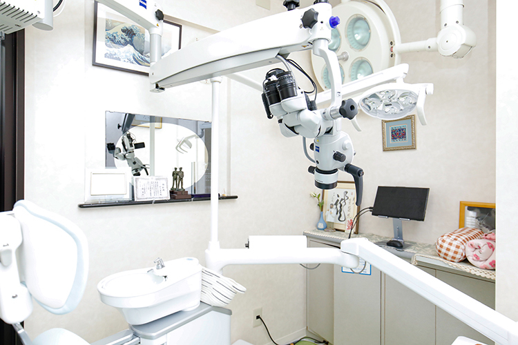 杉山歯科医院 横須賀市 より丁寧な治療を行うため、マイクロスコープや機器類を完備